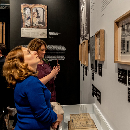 Curatorial guided tour through the exhibition “Helena Rubinstein. First Lady of Beauty”