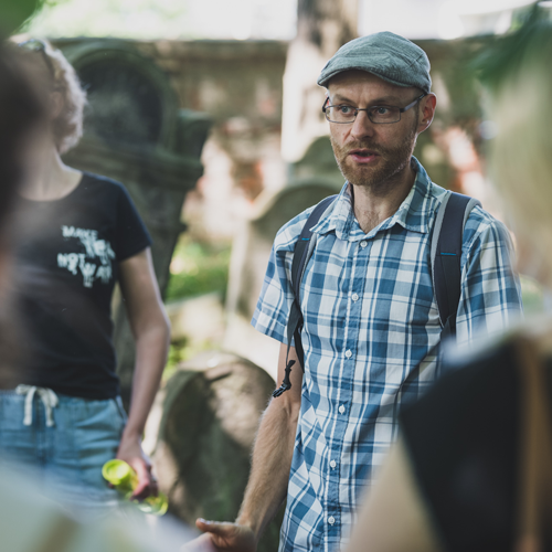 Dom grobów: Cmentarze i śmierć w kulturze żydowskiej – Nowy Cmentarz przy ul. Miodowej. Spacer z przewodnikiem