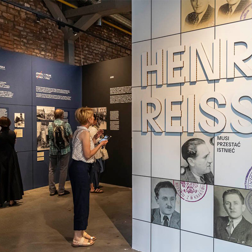 “Henryk Reiss Must Cease to Exist” – A Family-Curatorial Guided Tour. Led by: Miriam Levy, Tomasz Strug